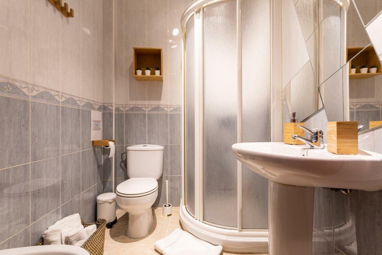 Serva La Bari Shared Apartment Sewilla Zewnętrze zdjęcie